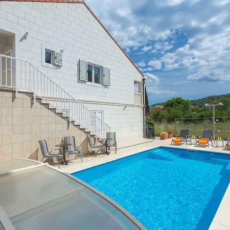 Holiday Tatil Evi *