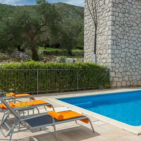 Holiday Tatil Evi *